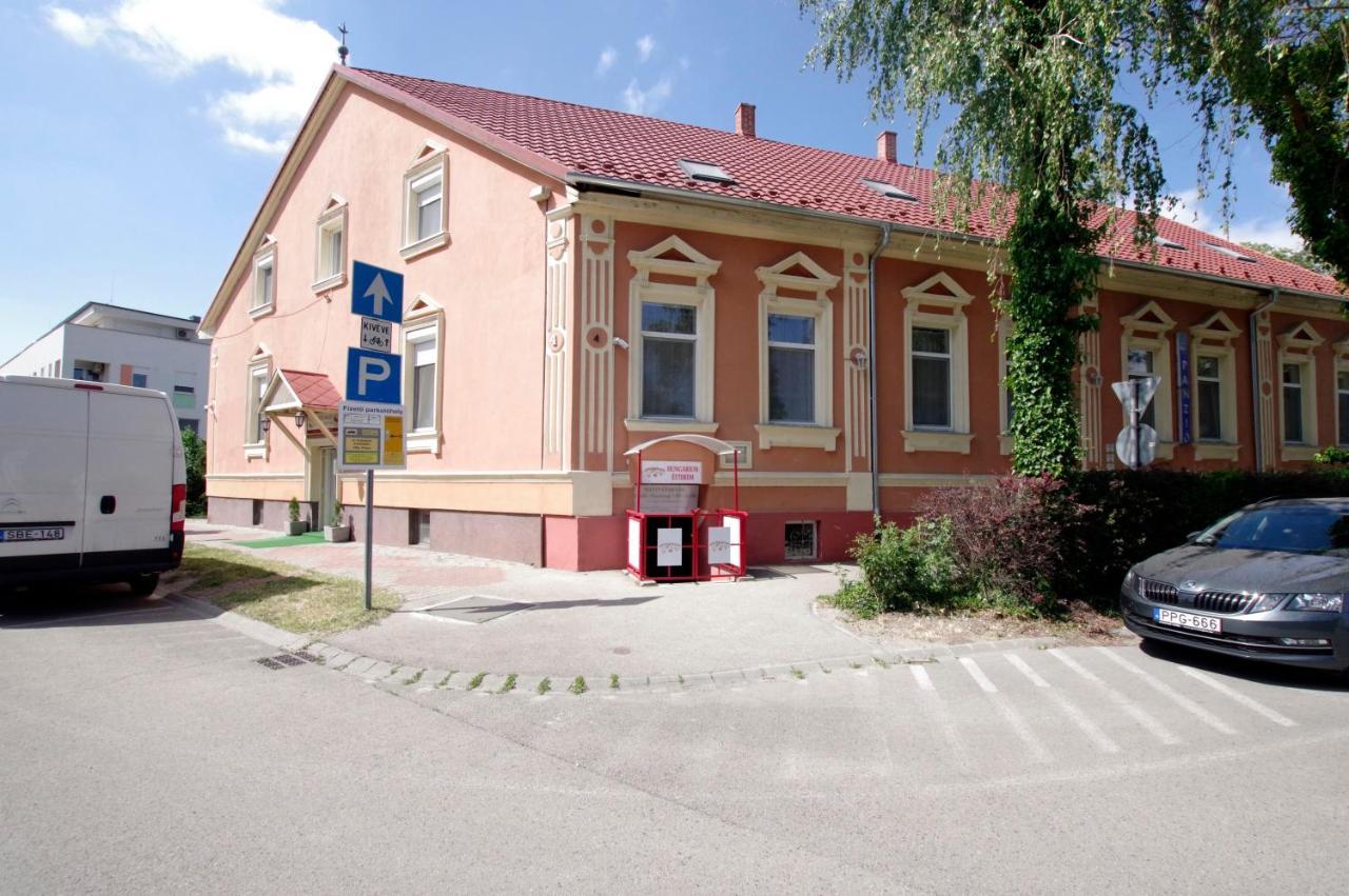Feher Hajo Panzio Es Vendeglo Gyor Exterior photo
