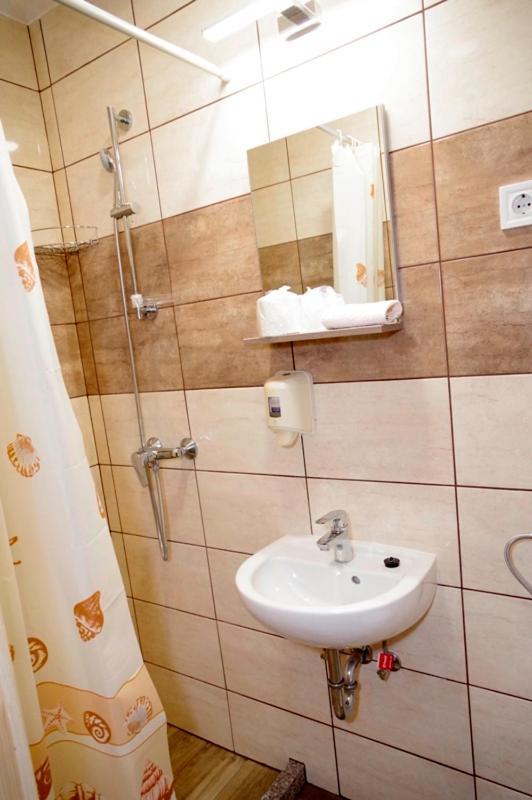 Feher Hajo Panzio Es Vendeglo Gyor Exterior photo