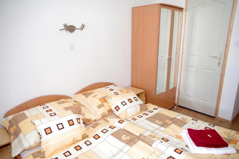 Feher Hajo Panzio Es Vendeglo Gyor Exterior photo