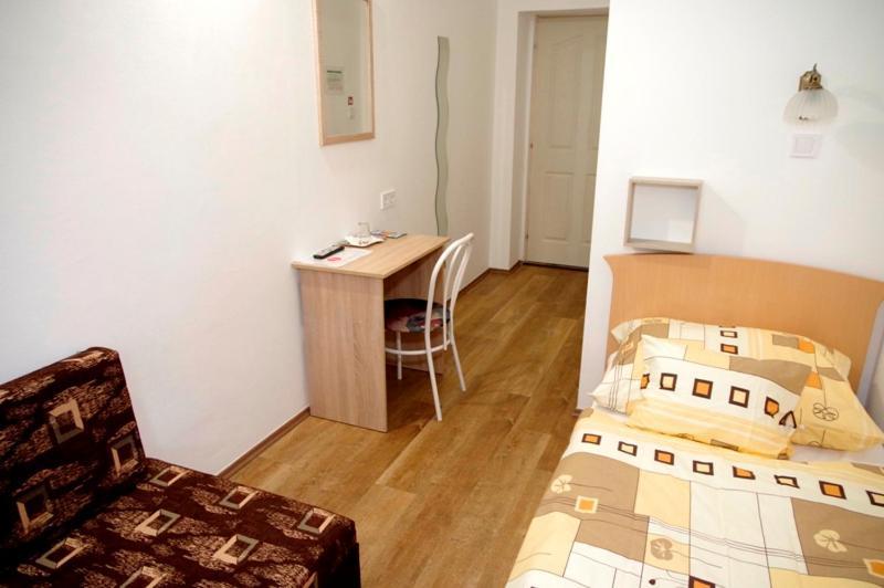 Feher Hajo Panzio Es Vendeglo Gyor Exterior photo