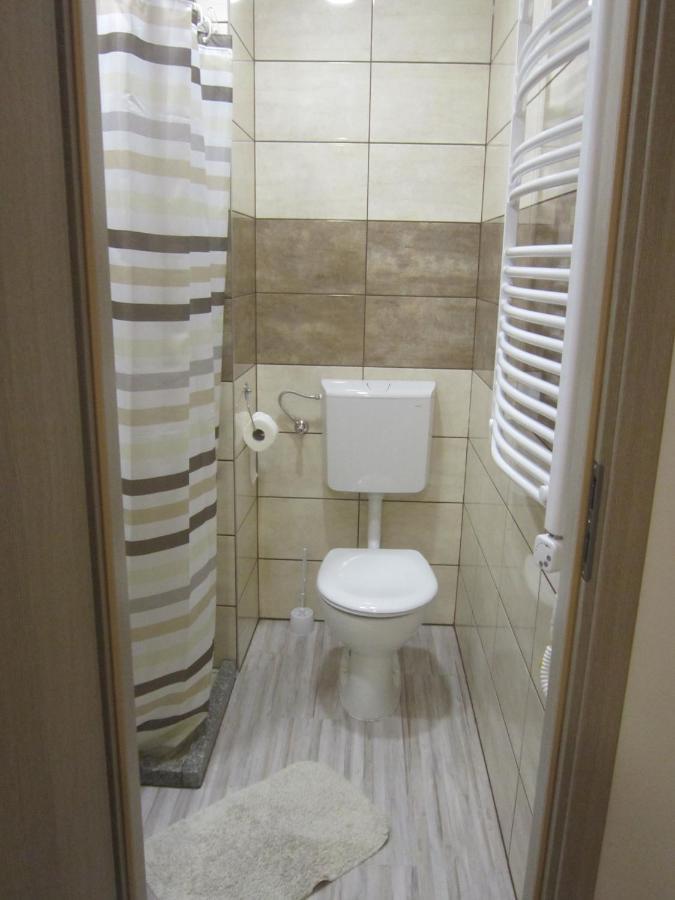 Feher Hajo Panzio Es Vendeglo Gyor Exterior photo